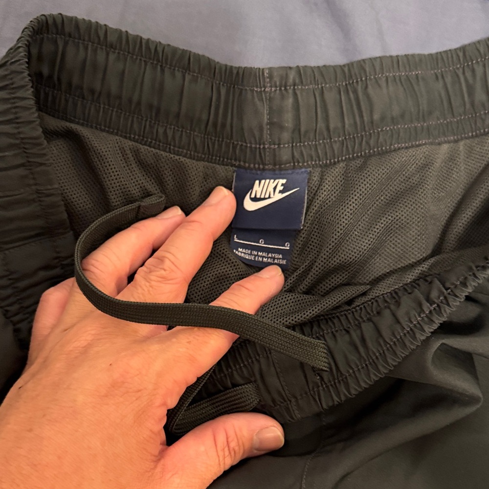 Nike Men's Dark Gray Athletic Shorts large - Picture 2 of 12